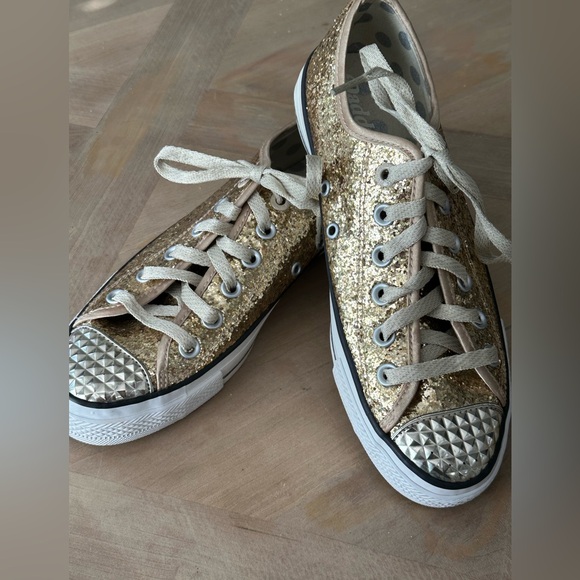 Daddy's Money Womens size 8 Shoes Sneakers Gold colored sparkle EUC D137 Sequins - Picture 1 of 12